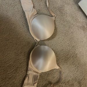 Bombshell plunge 
Nude
32A
Gently used 
Great condition